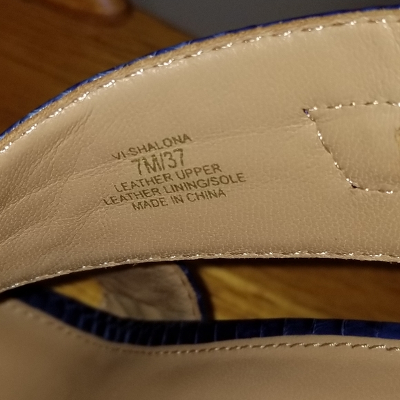 HTF Vince camuto Snakeskin size 7 - Picture 4 of 5